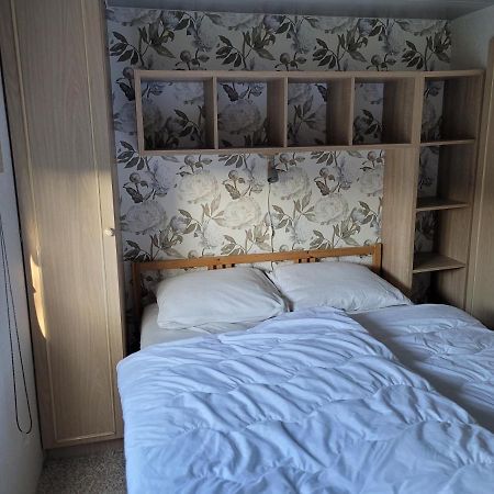 Camping De Blauwe Reiger Pieterzijl ภายนอก รูปภาพ